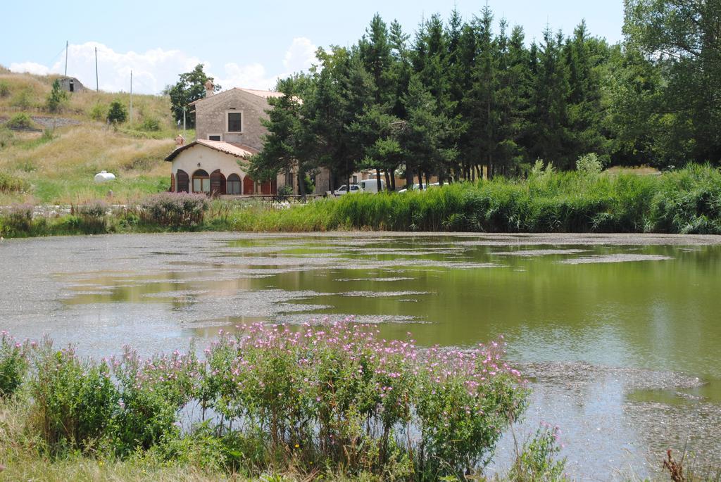 Locanda Sul Lago Santo Stefano Di Sessanio Luaran gambar